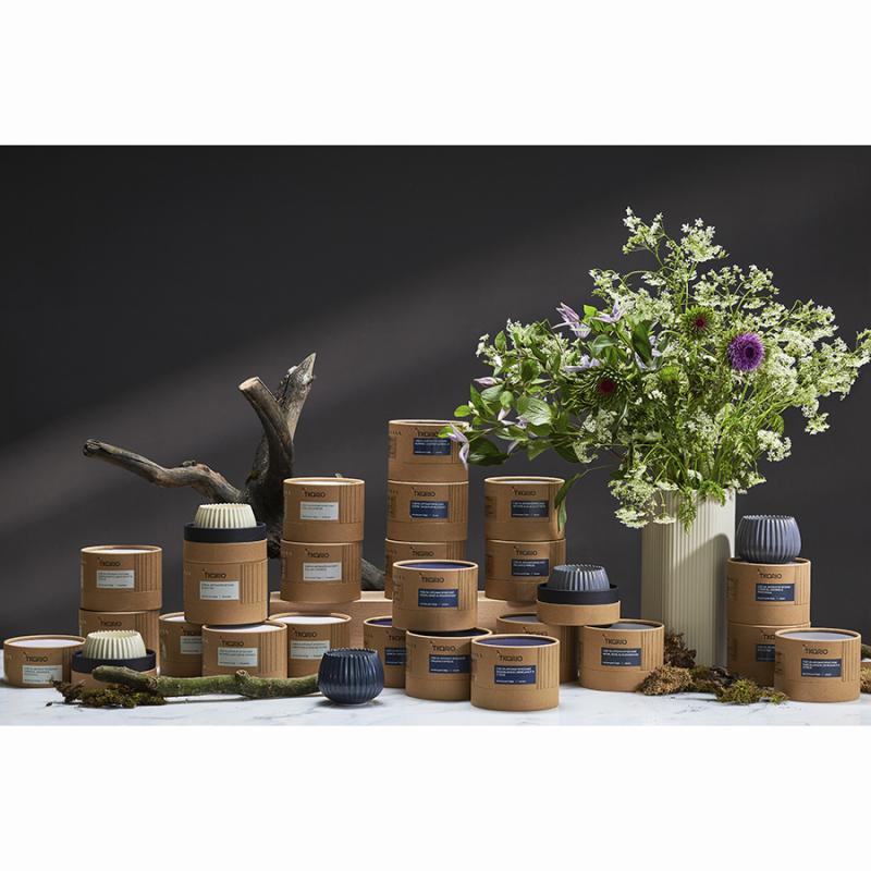 Свеча ароматическая nutmeg, leather & vanilla из коллекции edge, 30 ч